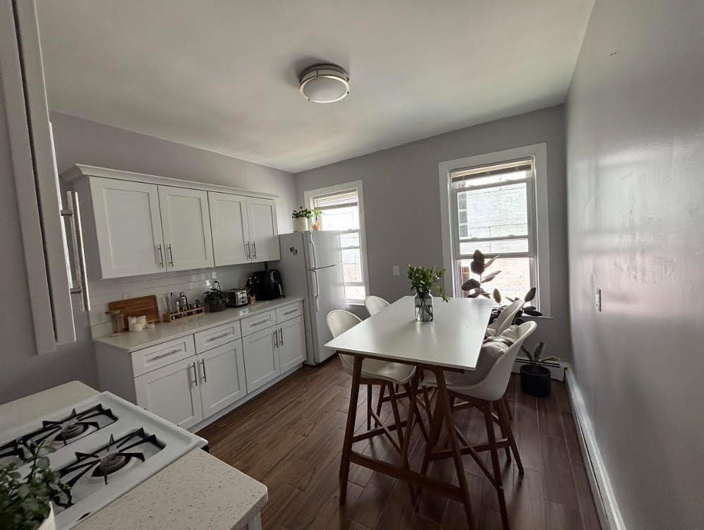 3 bed, 1 bath apartment for rent at 11 Houghton St Unit 3a, Ward Two — photo 2 of 19