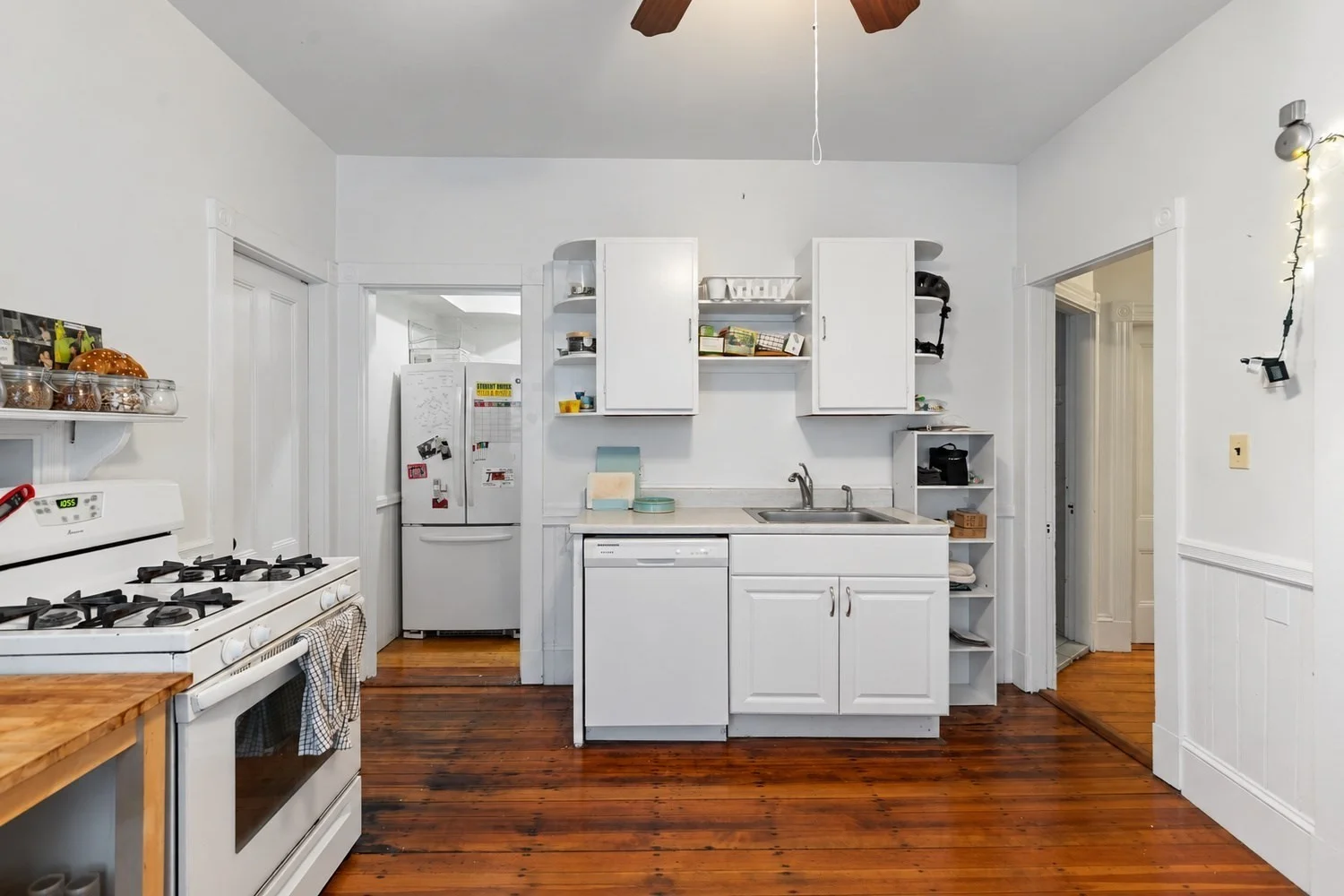 2 bed, 1 bath apartment for rent at 11 Howard St Unit 1, Riverside — photo 3 of 9