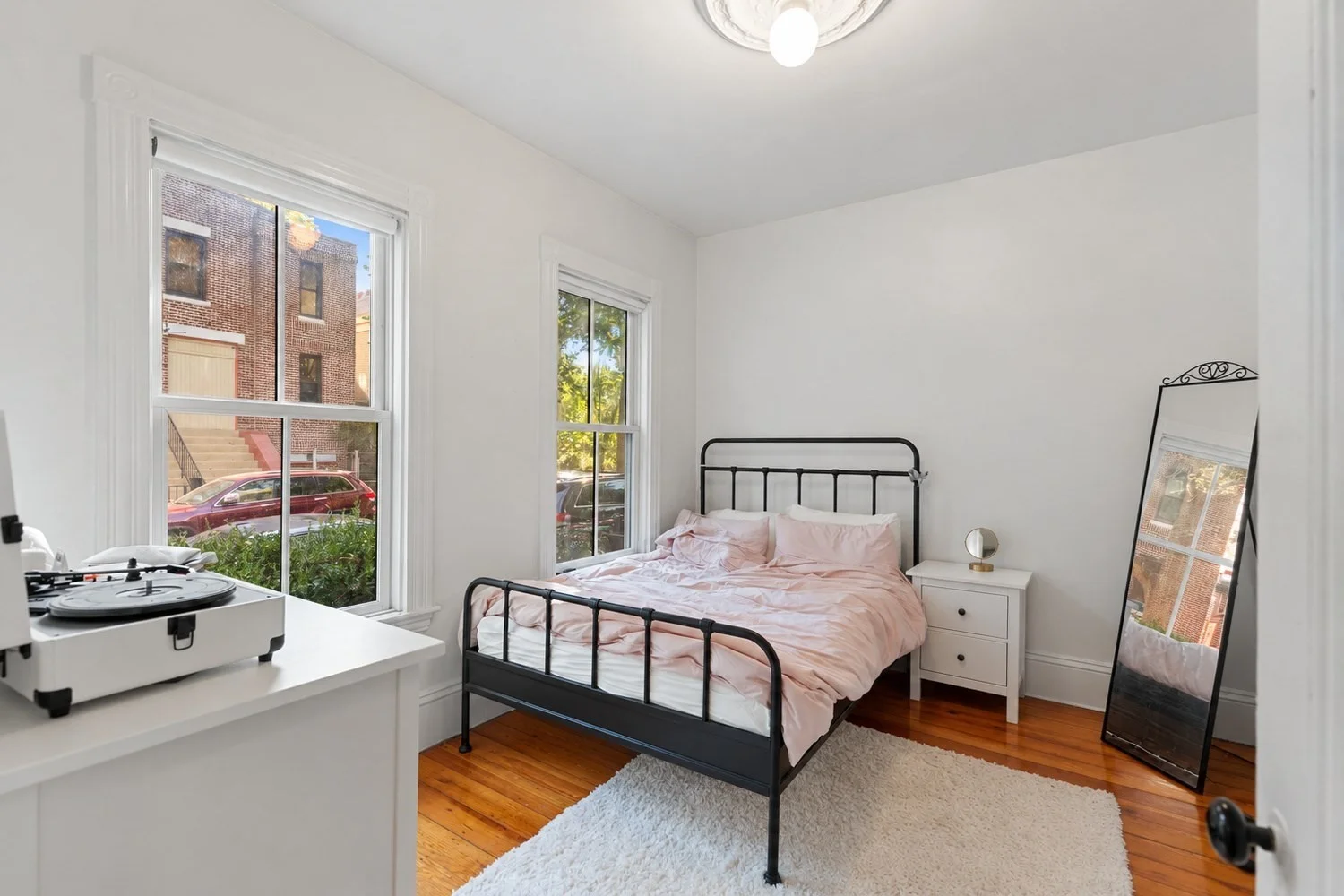 2 bed, 1 bath apartment for rent at 11 Howard St Unit 1, Riverside — photo 4 of 9