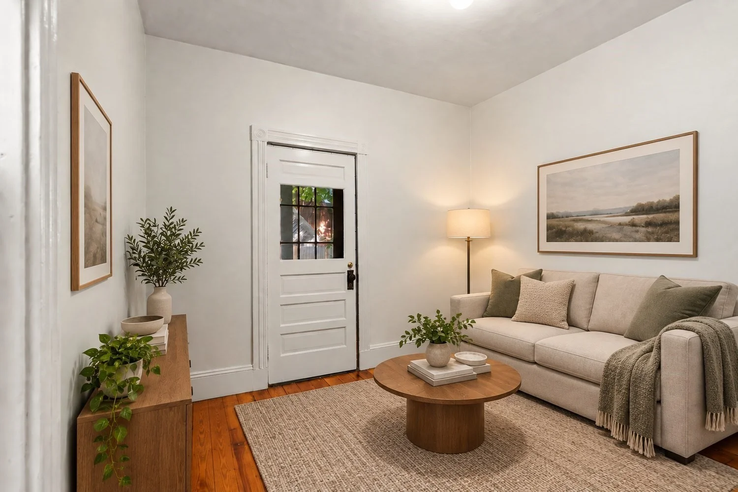 2 bed, 1 bath apartment for rent at 11 Howard St Unit 1, Riverside