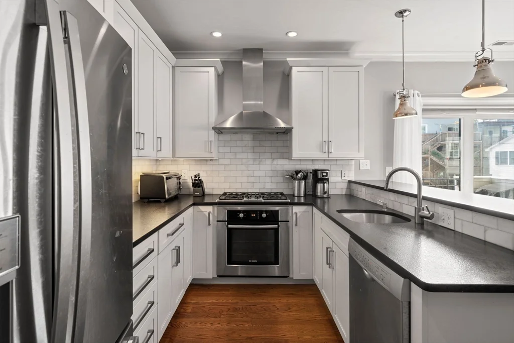 2 bed, 2 bath apartment for rent at 11 Howell St Unit 2, Dorchester — photo 2 of 25