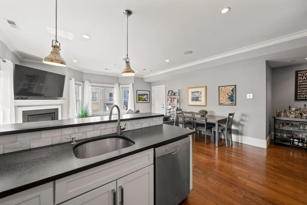 2 bed, 2 bath apartment for rent at 11 Howell St Unit 2, Dorchester — photo 4 of 25
