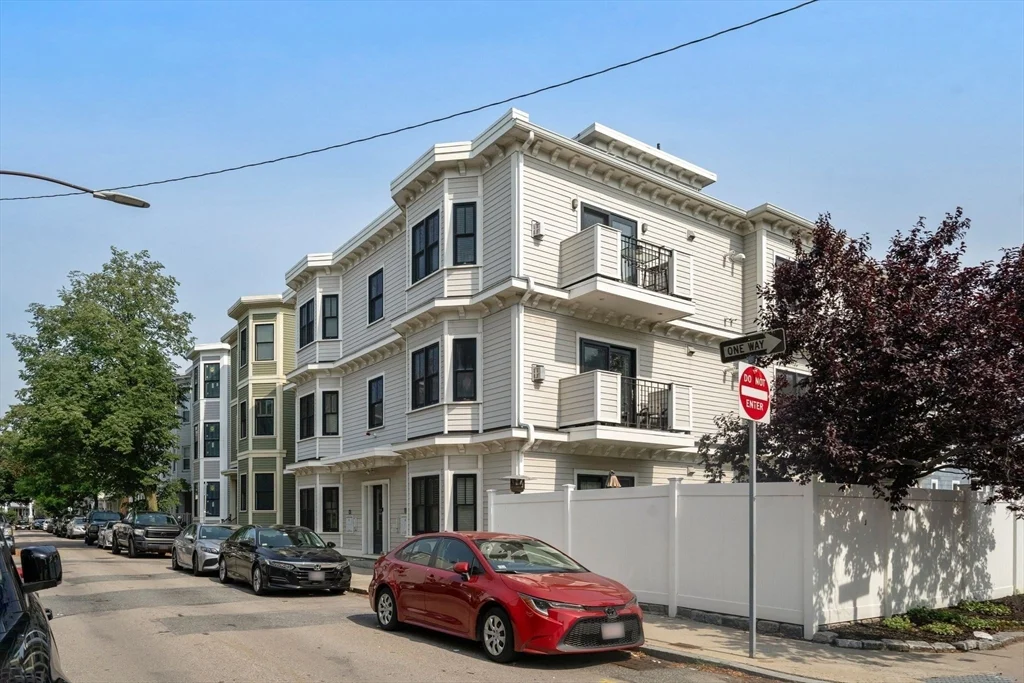 2 bed, 2 bath apartment for rent at 11 Howell St Unit 2, Dorchester — photo 23 of 25