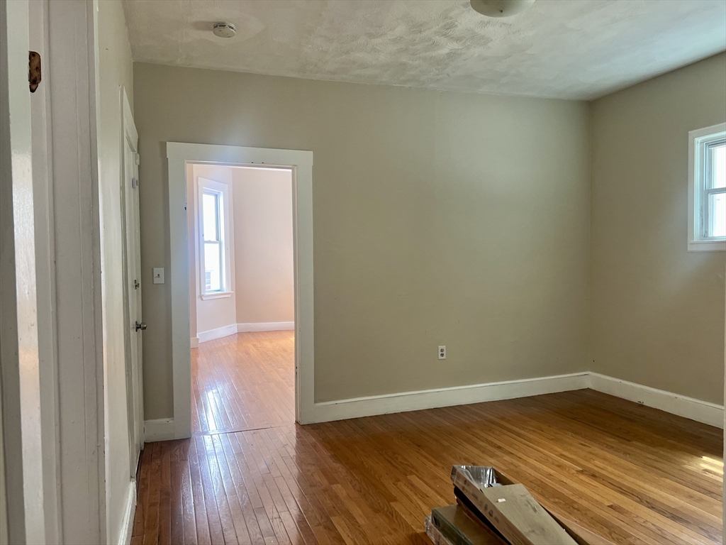 3 bed, 1 bath apartment for rent at 11 Hutchinsons Ct Unit 2, Lynn — photo 6 of 7