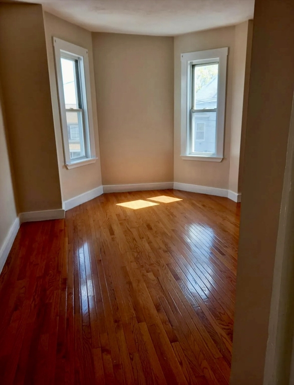 3 bed, 1 bath apartment for rent at 11 Hutchinsons Ct Unit 2, Lynn — photo 1 of 7
