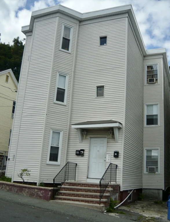 3 bed, 1 bath apartment for rent at 11 Hutchinsons Ct Unit 2, Lynn — photo 5 of 7