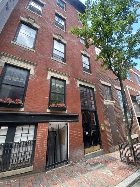 1 bed, 1 bath apartment for rent at 11 Irving St Unit 3, Beacon Hill — photo 7 of 10