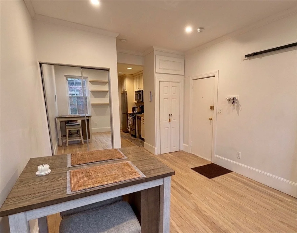 1 bed, 1 bath apartment for rent at 11 Irving St Unit 6, Beacon Hill — photo 2 of 6