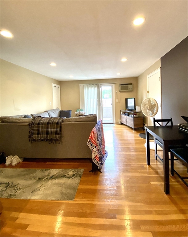 2 bed, 1 bath apartment for rent at 11 Jacqueline Rd Unit F, Waltham — photo 3 of 14