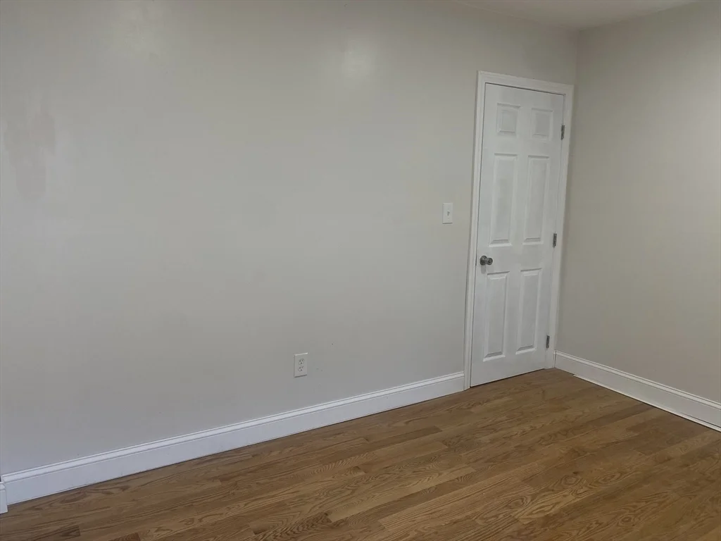 4 bed, 1 bath apartment for rent at 11 Jacques St, Lowell — photo 8 of 13