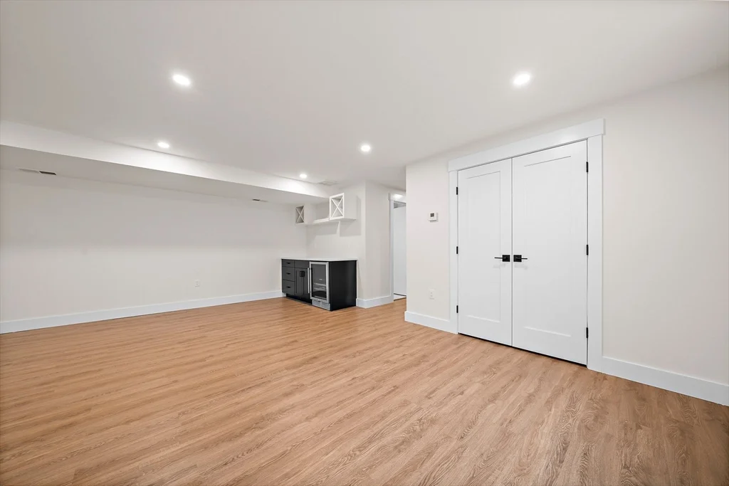 4 bed, 3 bath apartment for rent at 11 Jasset St Unit 11, Nonantum — photo 34 of 42