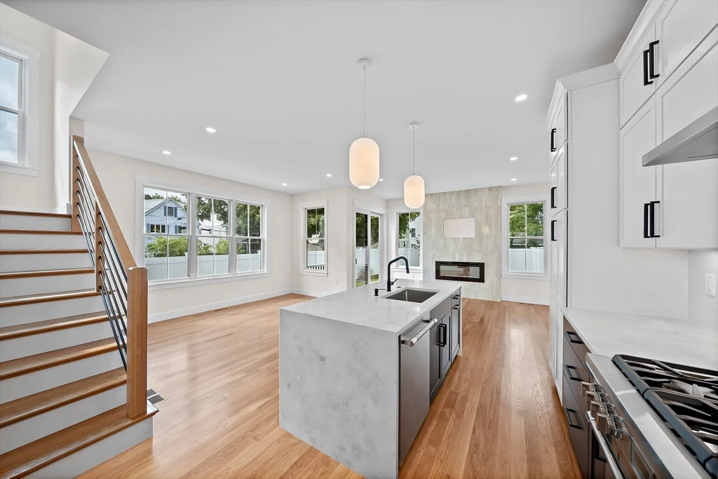 4 bed, 3 bath apartment for rent at 11 Jasset St Unit 11, Nonantum — photo 6 of 42