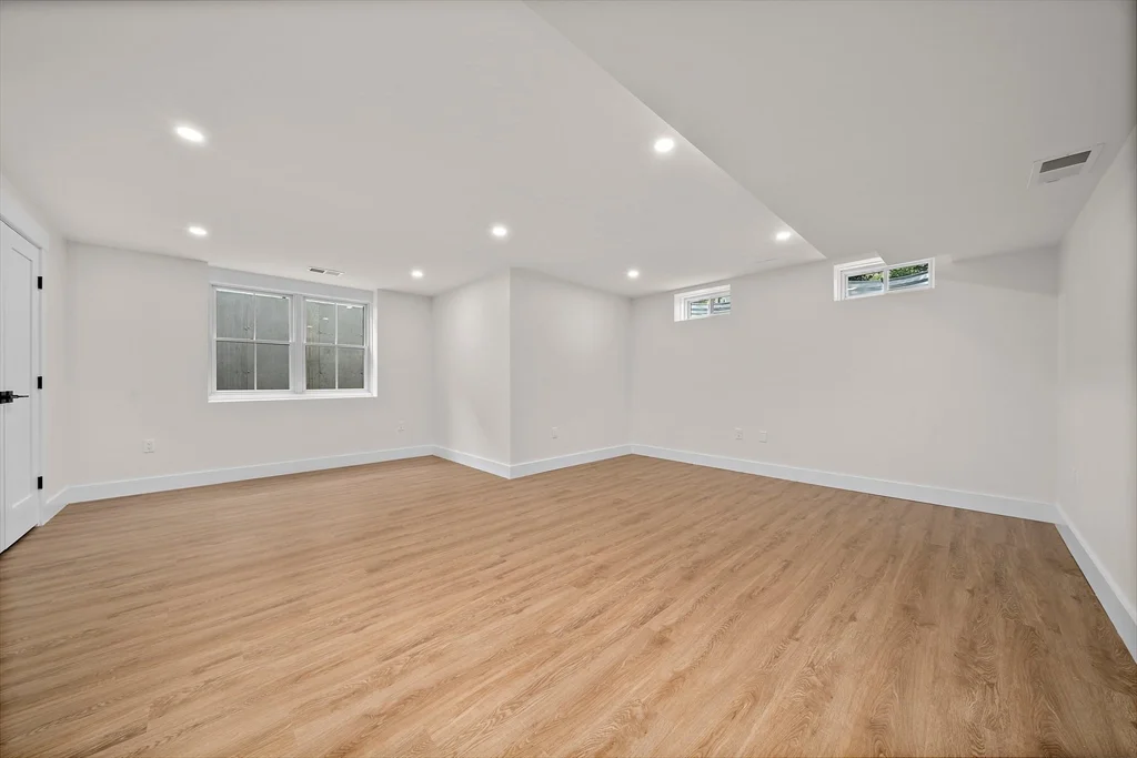 4 bed, 3 bath apartment for rent at 11 Jasset St Unit 11, Nonantum — photo 37 of 42
