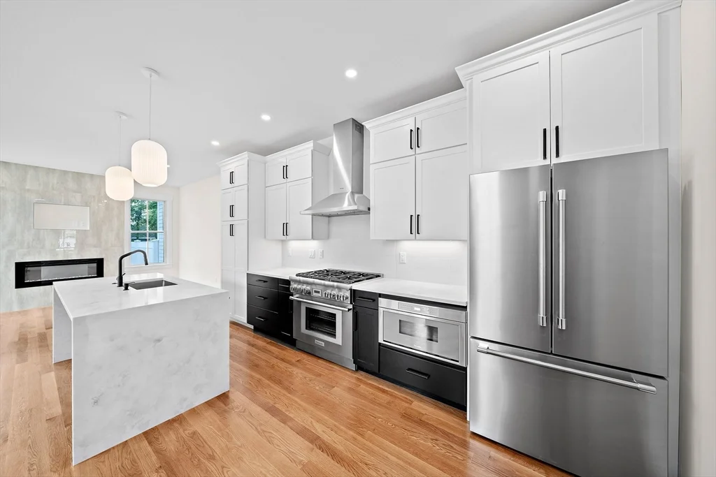 4 bed, 3 bath apartment for rent at 11 Jasset St Unit 11, Nonantum — photo 3 of 42