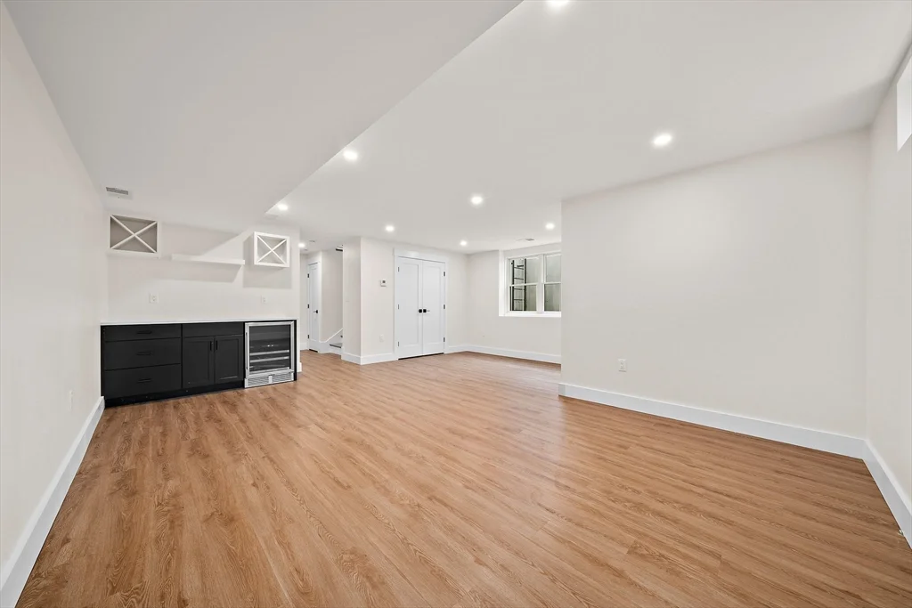 4 bed, 3 bath apartment for rent at 11 Jasset St Unit 11, Nonantum — photo 36 of 42