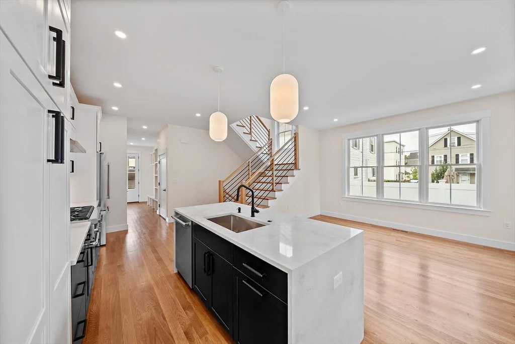 4 bed, 3 bath apartment for rent at 11 Jasset St Unit 11, Nonantum — photo 5 of 42
