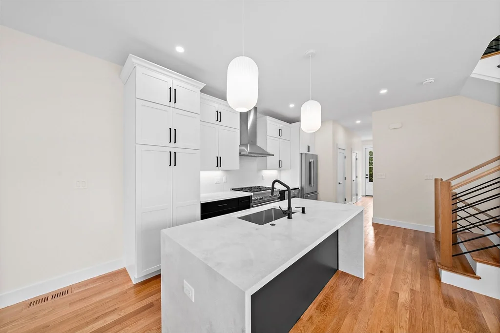 4 bed, 3 bath apartment for rent at 11 Jasset St Unit 11, Nonantum — photo 4 of 42