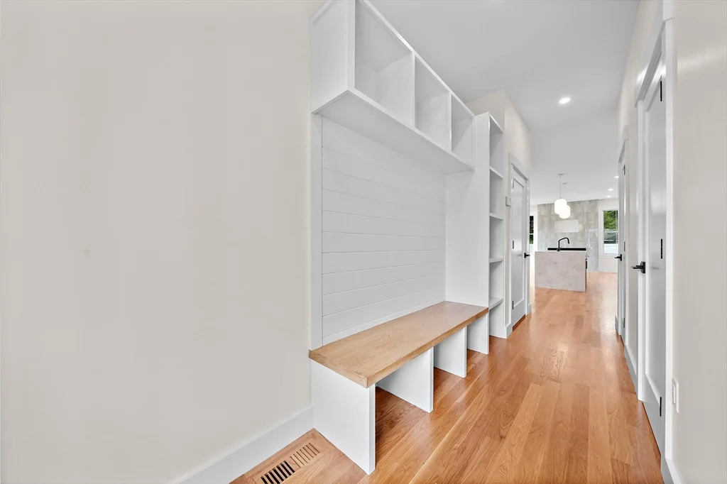 4 bed, 3 bath apartment for rent at 11 Jasset St Unit 11, Nonantum — photo 14 of 42