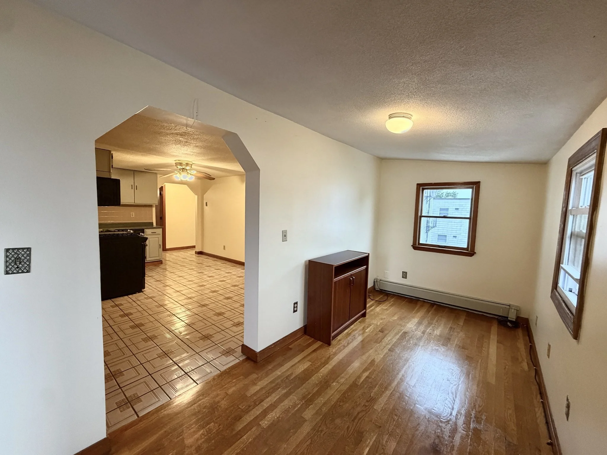 3 bed, 1 bath apartment for rent at 11 Jefferson St Unit 3, Wellington-Harrington — photo 3 of 13