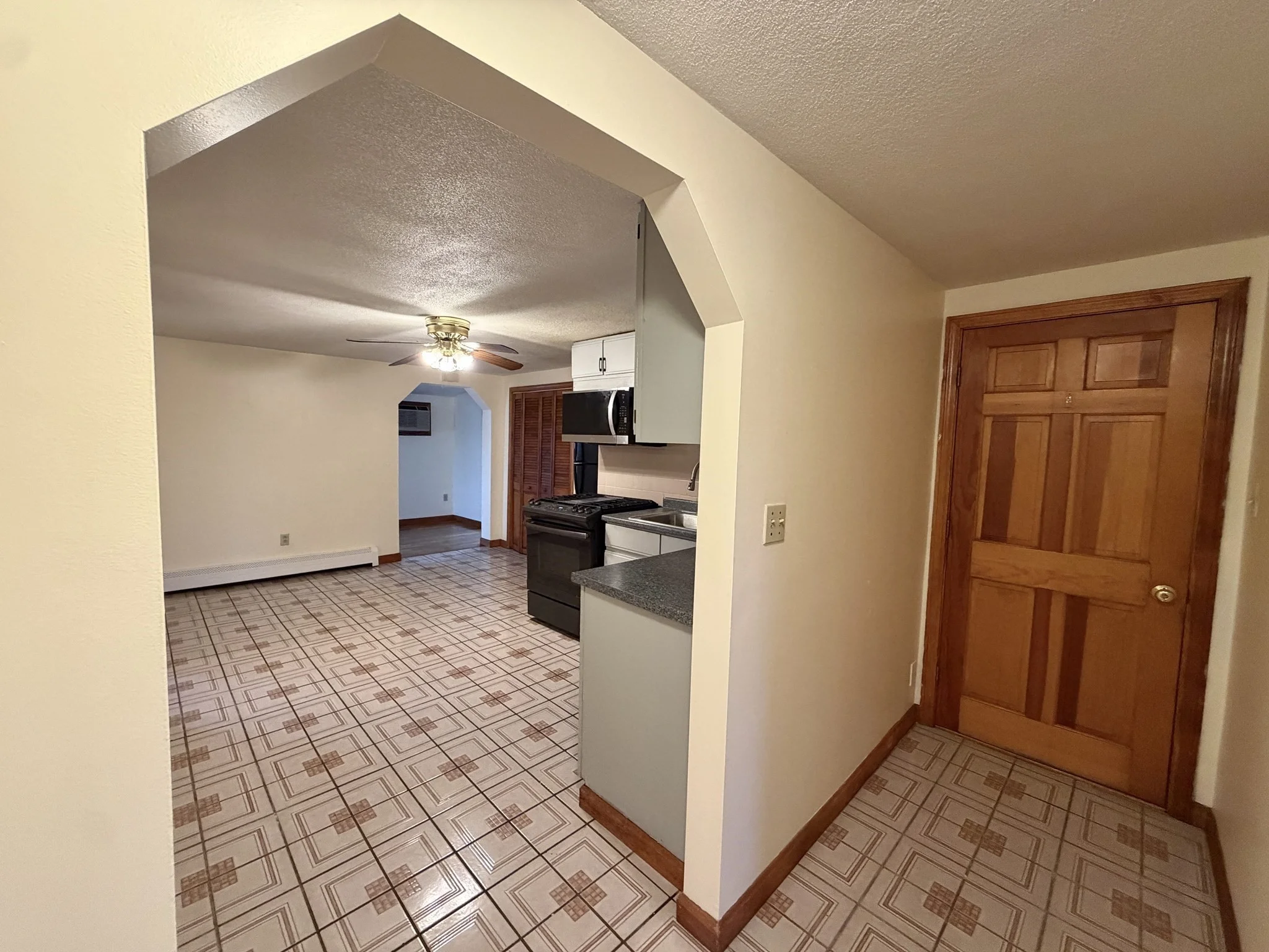 3 bed, 1 bath apartment for rent at 11 Jefferson St Unit 3, Wellington-Harrington — photo 4 of 13