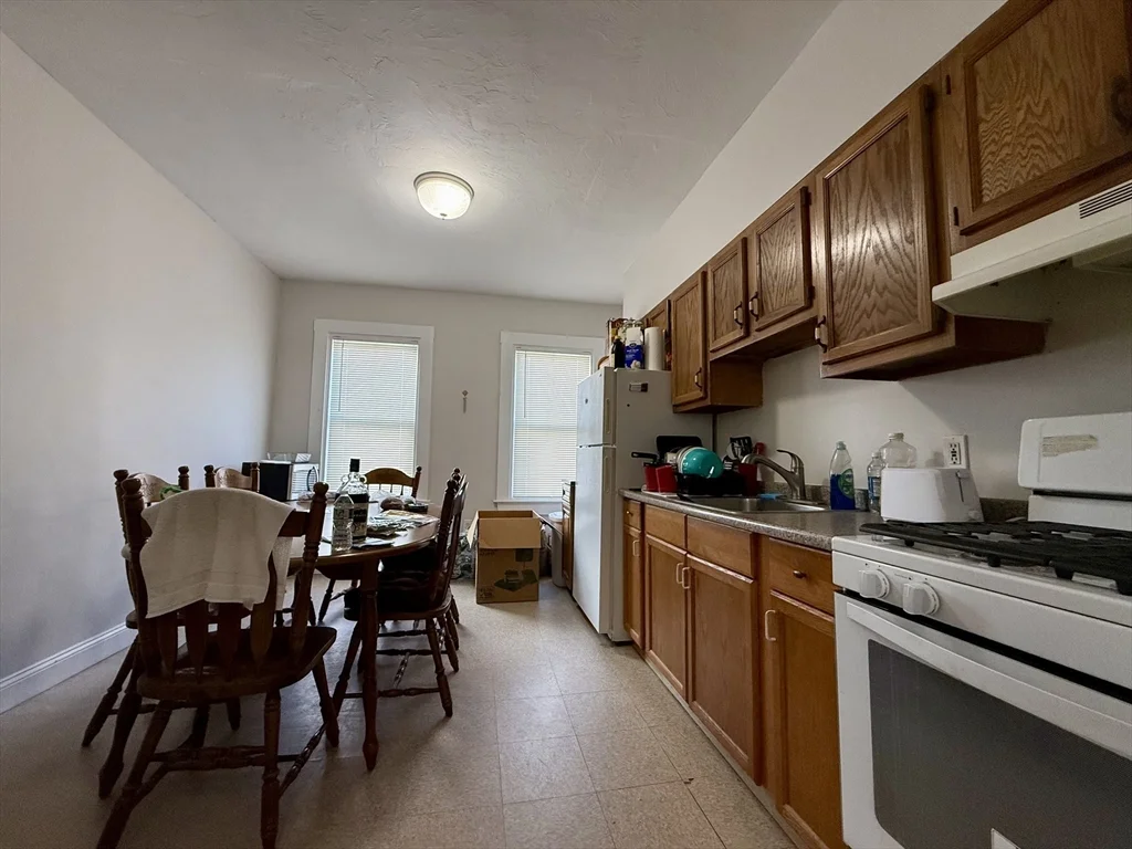 2 bed, 1 bath apartment for rent at 11 John St Unit 4, Attleboro — photo 12 of 13