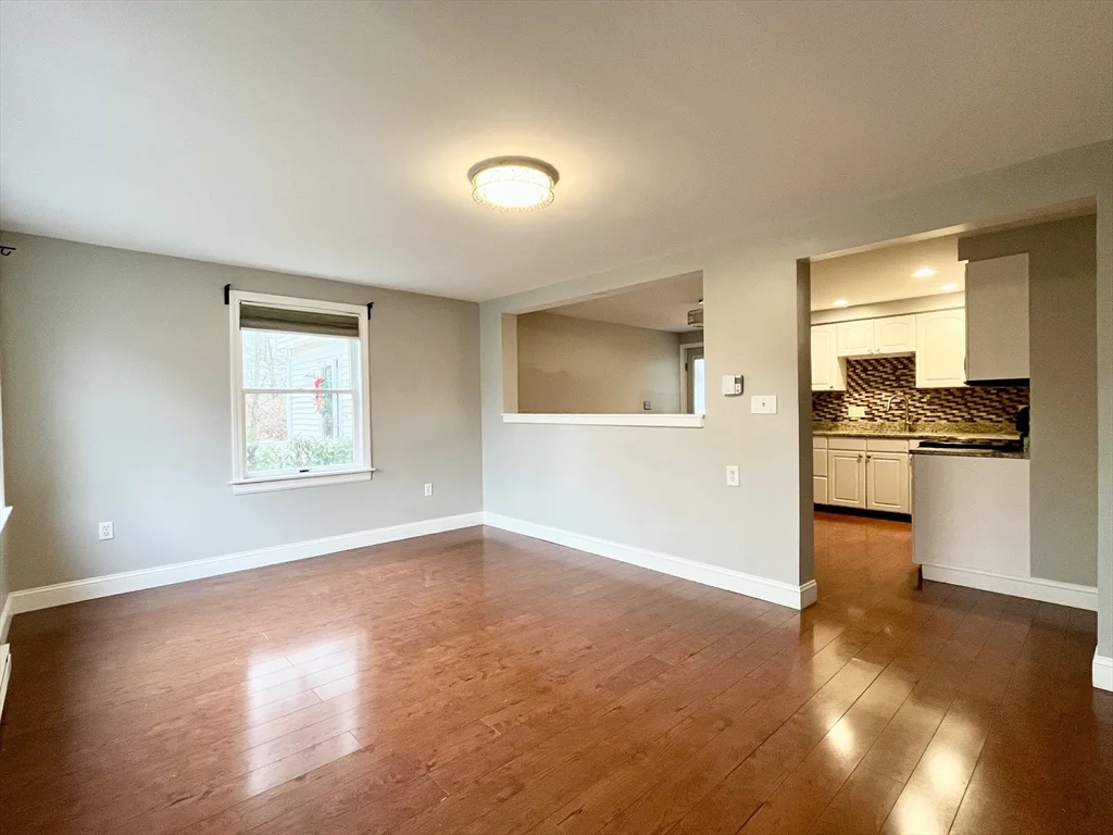 2 bed, 1 bath apartment for rent at 11 Jones Landing Unit B, Walpole — photo 3 of 18