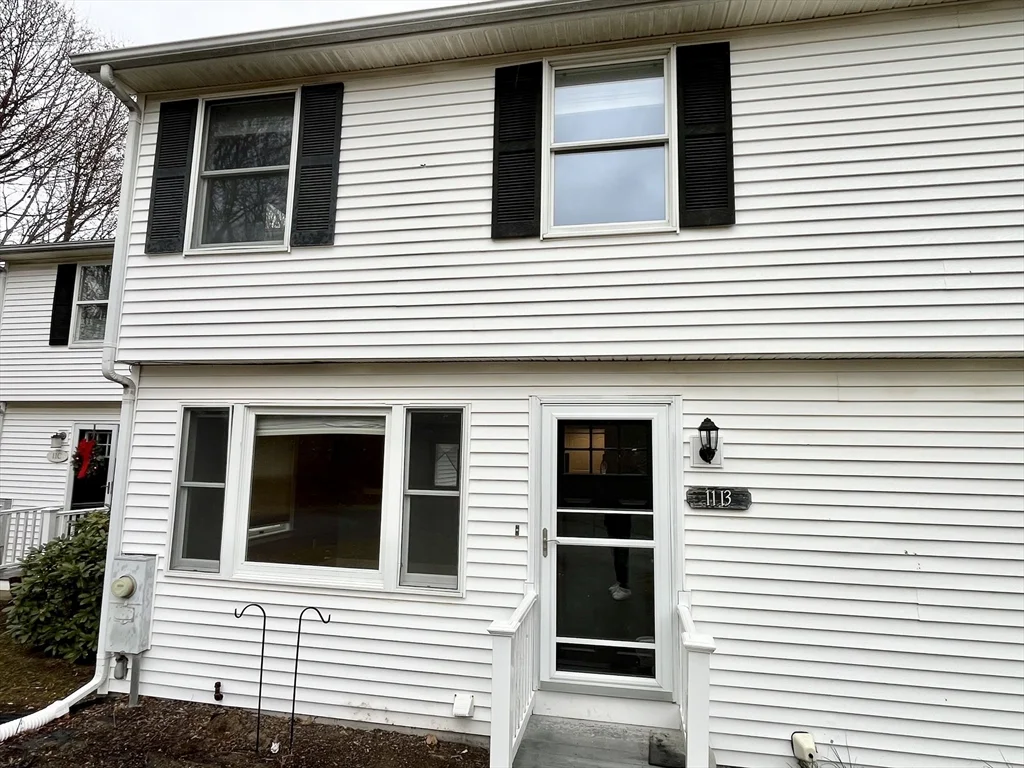 2 bed, 1 bath apartment for rent at 11 Jones Landing Unit B, Walpole — photo 2 of 18