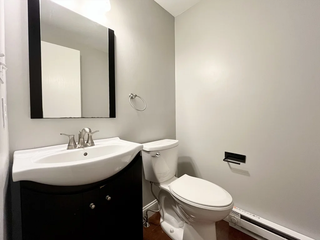 2 bed, 1 bath apartment for rent at 11 Jones Landing Unit B, Walpole — photo 8 of 18