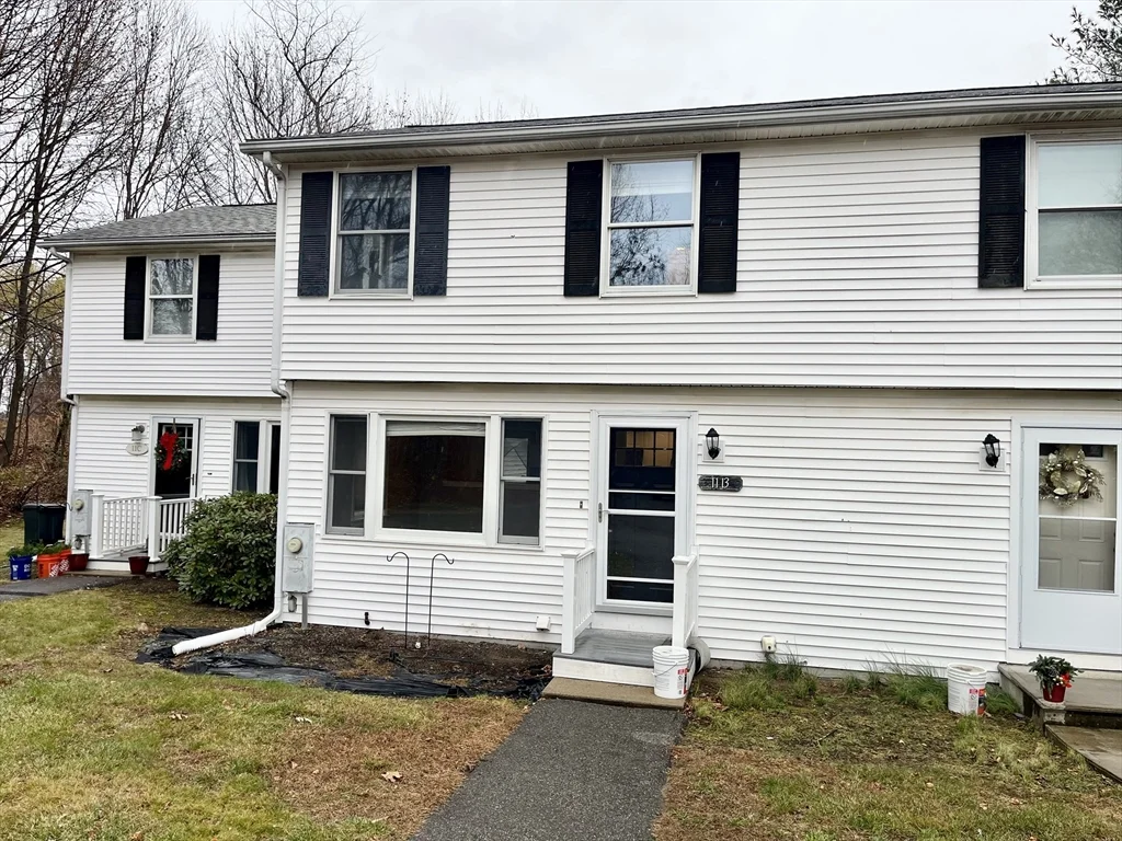 2 bed, 1 bath apartment for rent at 11 Jones Landing Unit B, Walpole — photo 1 of 18