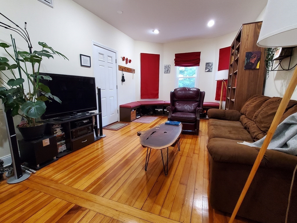 2 bed, 2 bath apartment for rent at 11 Juliette Unit 1, Dorchester — photo 6 of 20