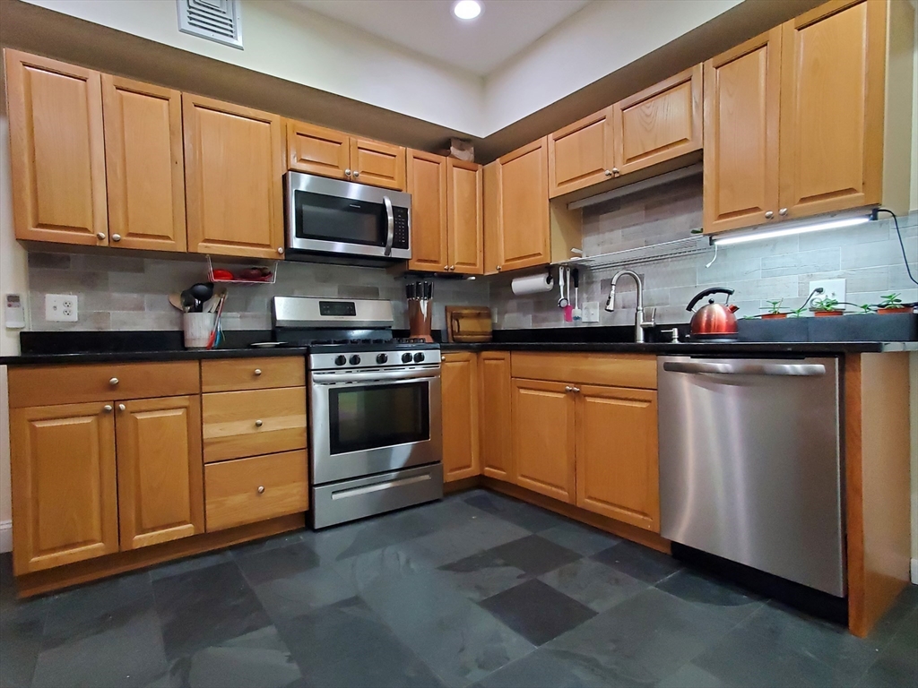 2 bed, 2 bath apartment for rent at 11 Juliette Unit 1, Dorchester — photo 3 of 20