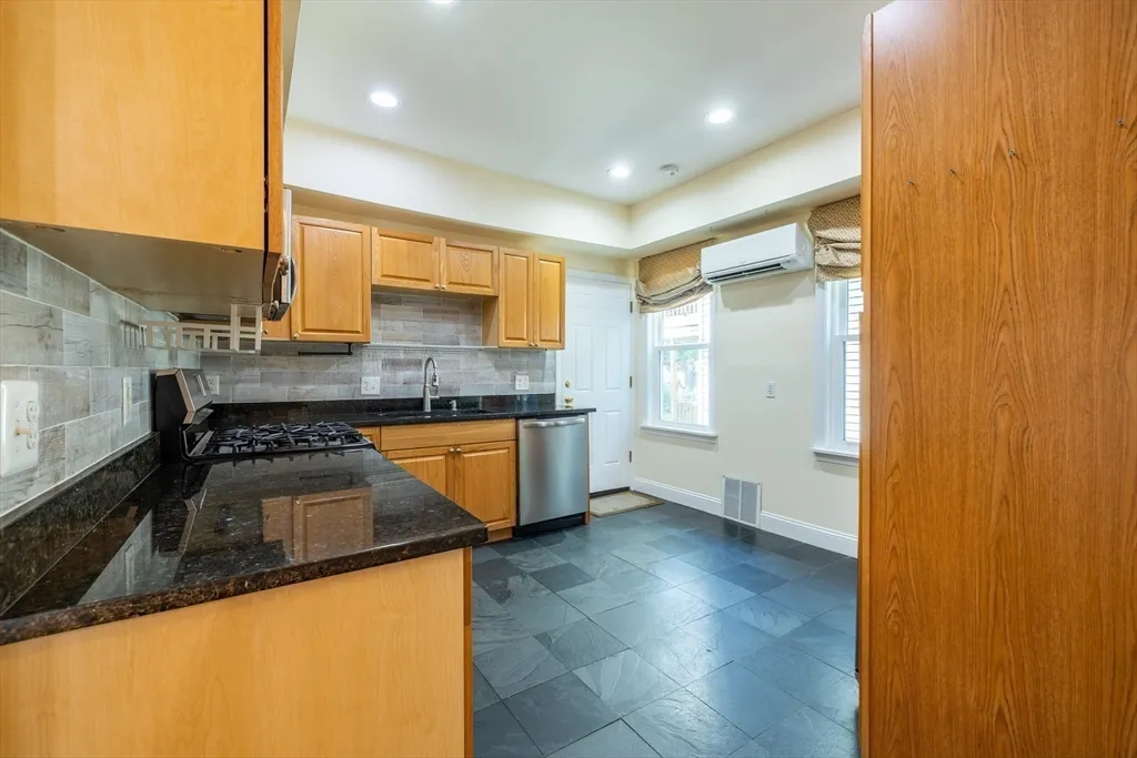 2 bed, 2 bath apartment for rent at 11 Juliette Unit ONE, Dorchester — photo 16 of 28