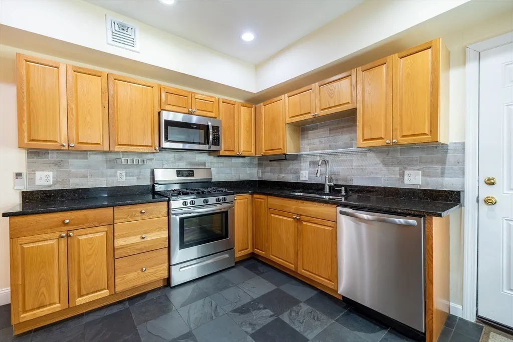 2 bed, 2 bath apartment for rent at 11 Juliette Unit ONE, Dorchester — photo 18 of 28
