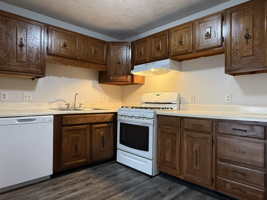 2 bed, 1 bath apartment for rent at 11 Kenmar Unit 16, Billerica — photo 2 of 17