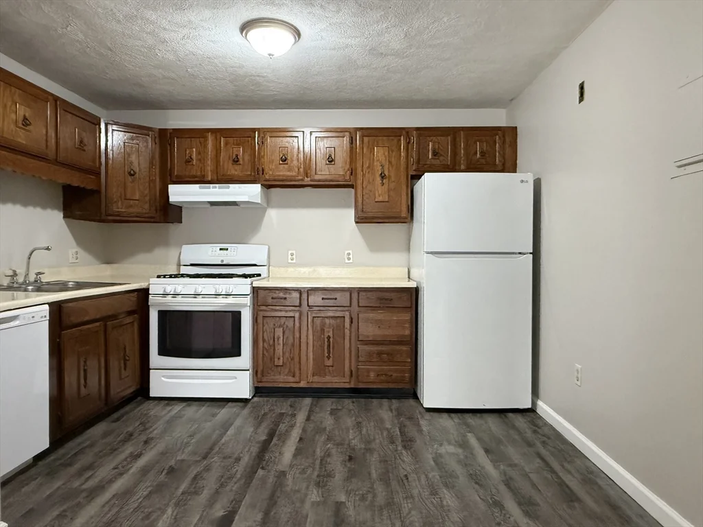 2 bed, 1 bath apartment for rent at 11 Kenmar Unit 16, Billerica — photo 3 of 17