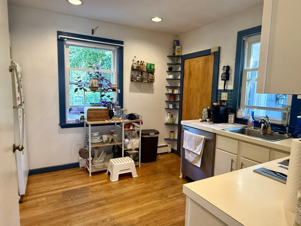 3 bed, 1 bath apartment for rent at 11 Kilsyth Ter Unit n/a, Brighton — photo 6 of 22