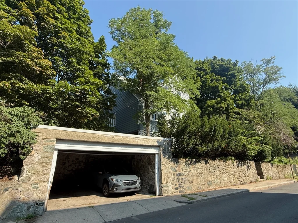 3 bed, 1 bath apartment for rent at 11 Kilsyth Ter Unit n/a, Brighton