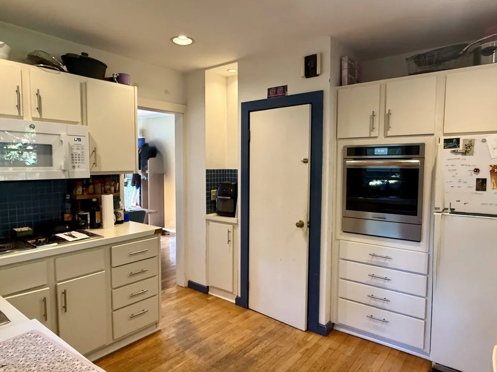 3 bed, 1 bath apartment for rent at 11 Kilsyth Ter Unit n/a, Brighton — photo 5 of 22