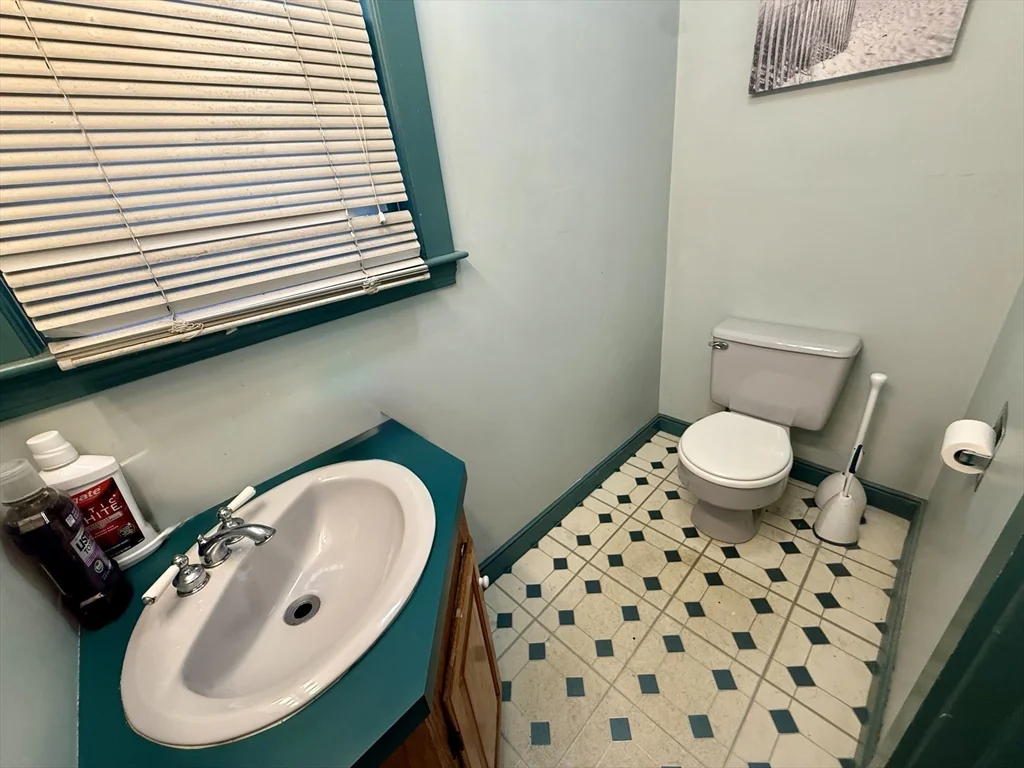 3 bed, 1 bath apartment for rent at 11 Kilsyth Ter Unit n/a, Brighton — photo 9 of 22