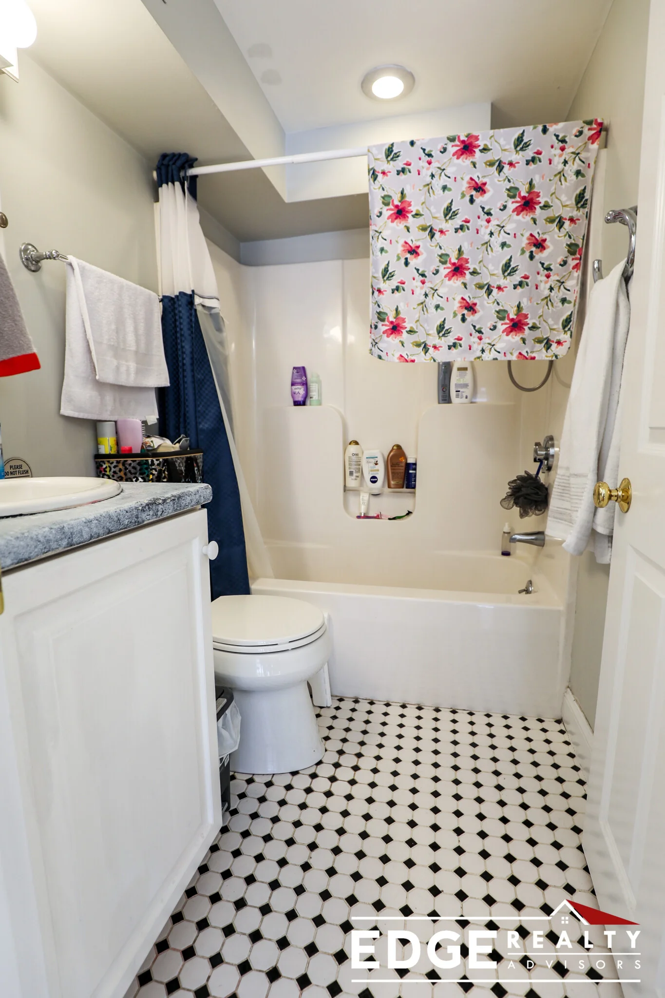 3 bed, 2 bath apartment for rent at 11 Kinross Rd Unit 2, Brighton — photo 8 of 9