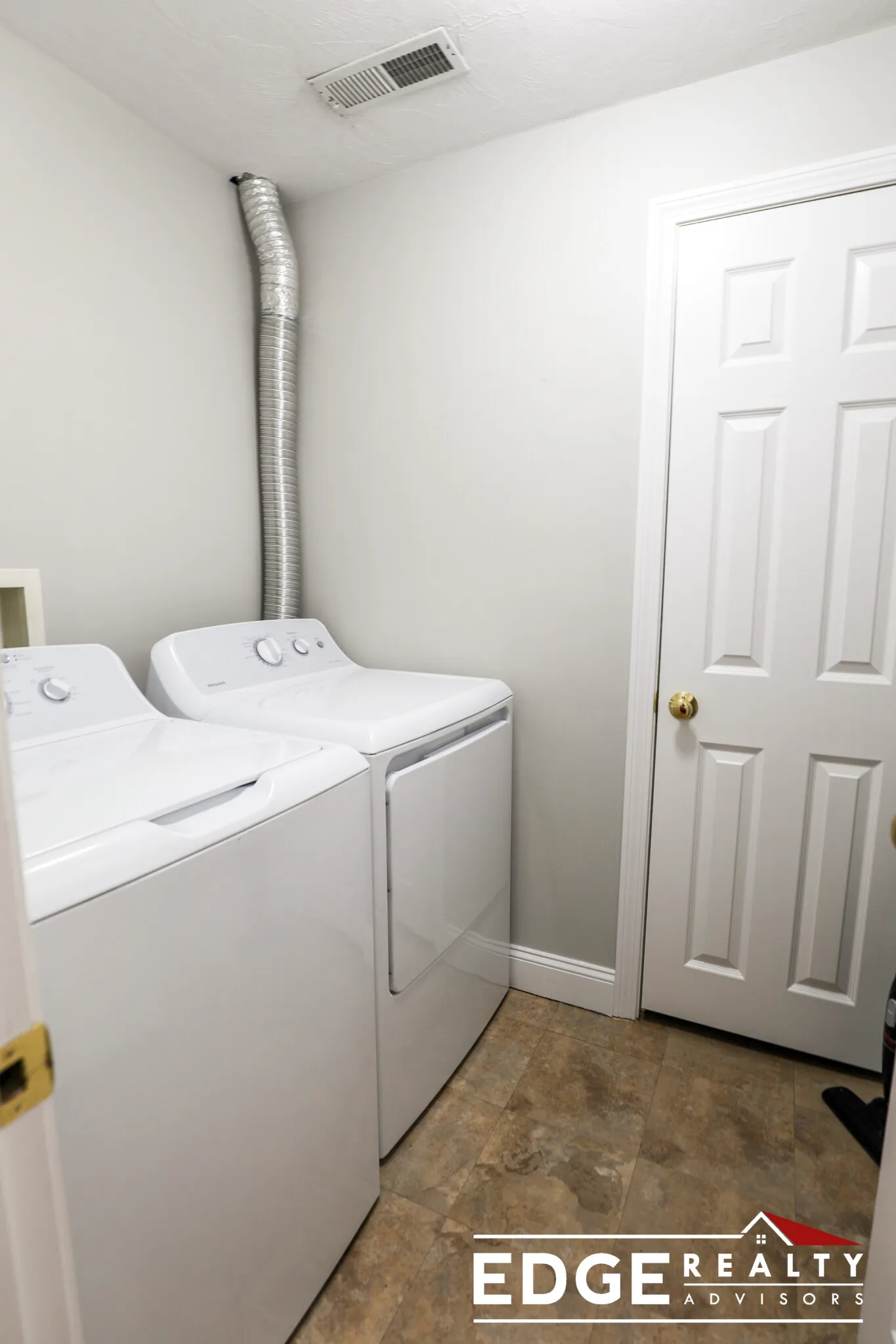 3 bed, 2 bath apartment for rent at 11 Kinross Rd Unit 2, Brighton — photo 3 of 9