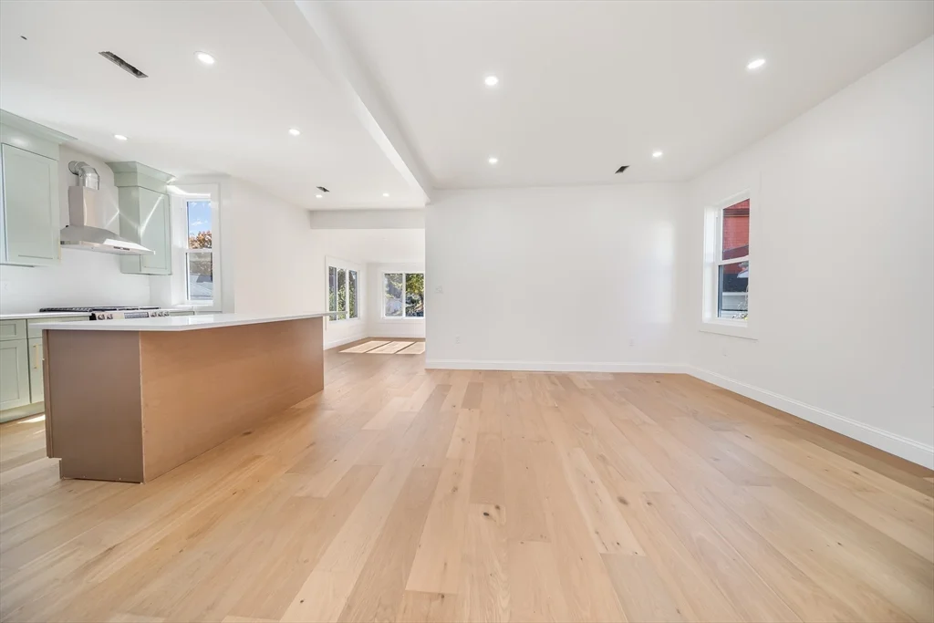 4 bed, 2 bath apartment for rent at 11 Knollin St Unit 2, Malden — photo 3 of 16