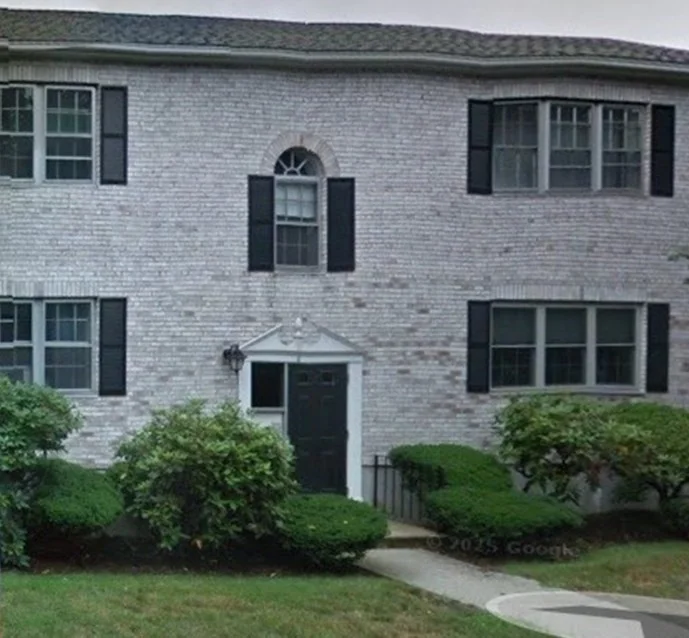 2 bed, 1 bath apartment for rent at 11 Lakeshore Ct Unit 4, Oak Square — photo 1 of 6