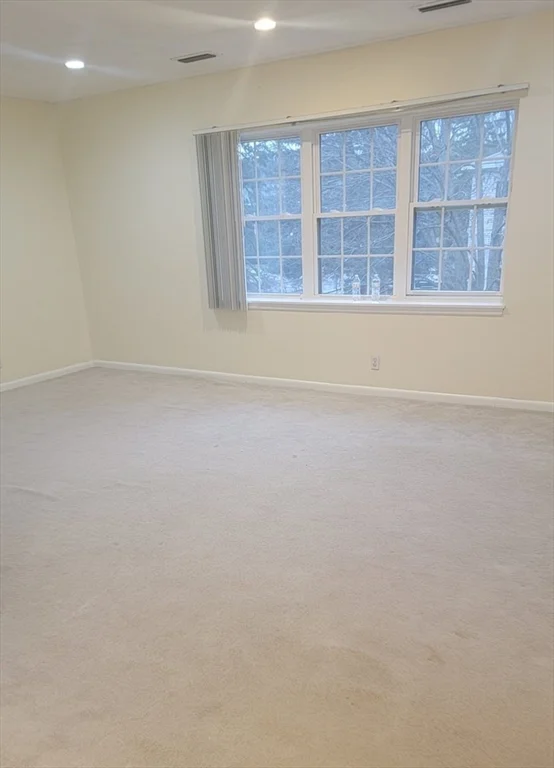 2 bed, 1 bath apartment for rent at 11 Lakeshore Ct Unit 4, Oak Square — photo 2 of 6