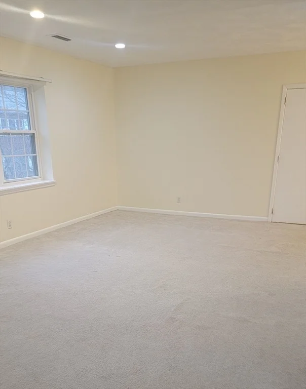 2 bed, 1 bath apartment for rent at 11 Lakeshore Ct Unit 4, Oak Square — photo 6 of 6