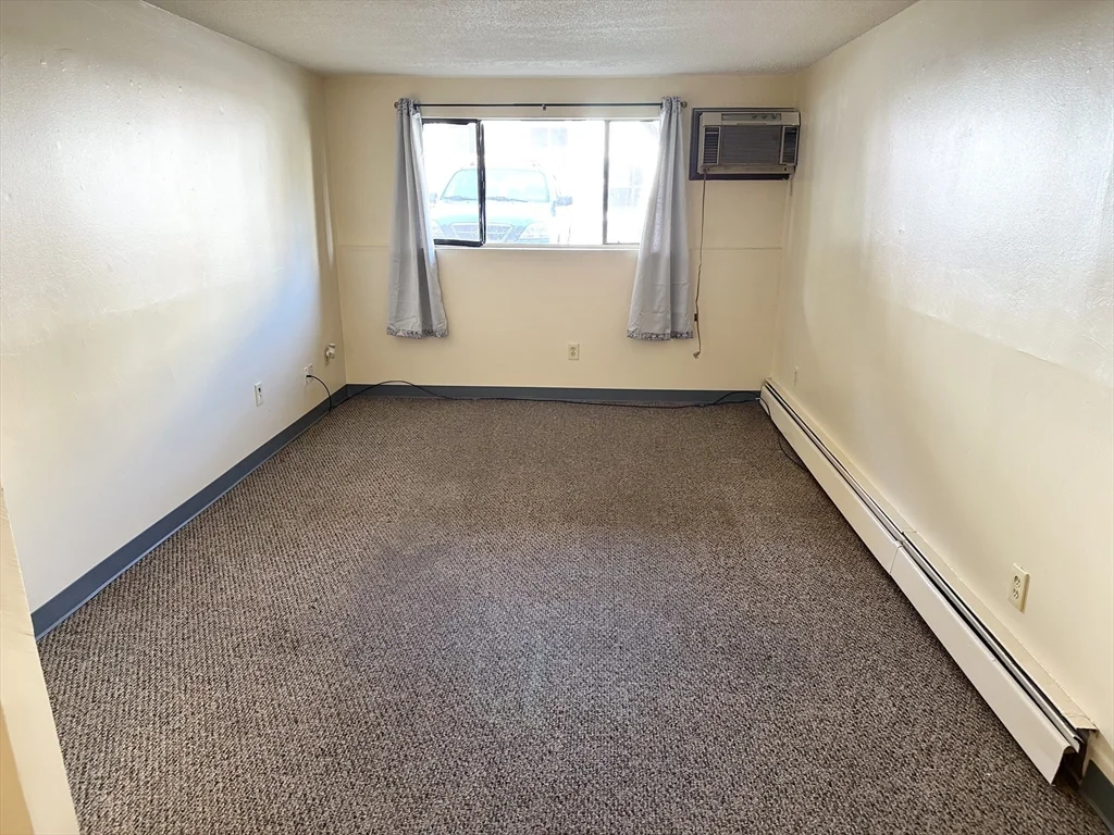 1 bed, 1 bath apartment for rent at 11 Lancelot Ct Unit 4, Salem — photo 5 of 5