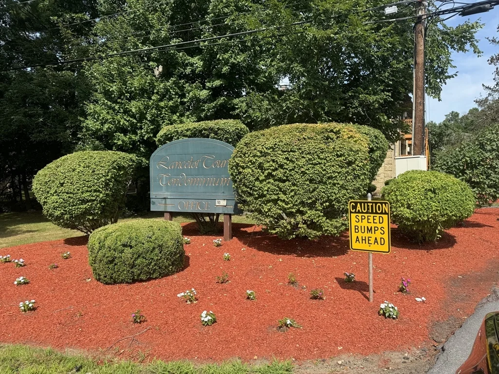 1 bed, 1 bath apartment for rent at 11 Lancelot Ct Unit 4, Salem — photo 1 of 5