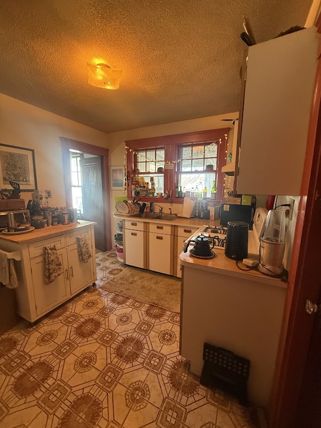 3 bed, 1 bath apartment for rent at 11 Lane Park Unit 1, Brighton — photo 6 of 17