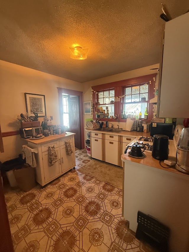 3 bed, 1 bath apartment for rent at 11 Lane Park Unit 1, Brighton — photo 2 of 17