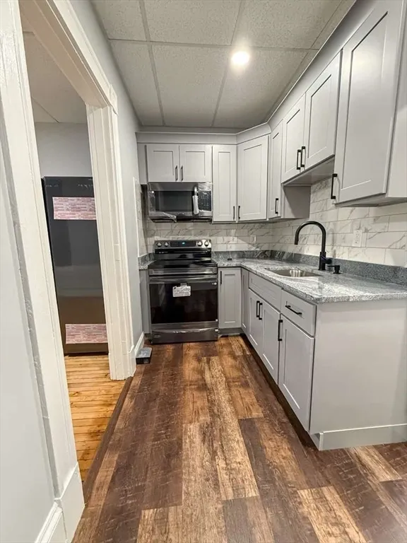 2 bed, 1 bath apartment for rent at 11 Lawrence St Unit 509, North Lawrence — photo 2 of 6